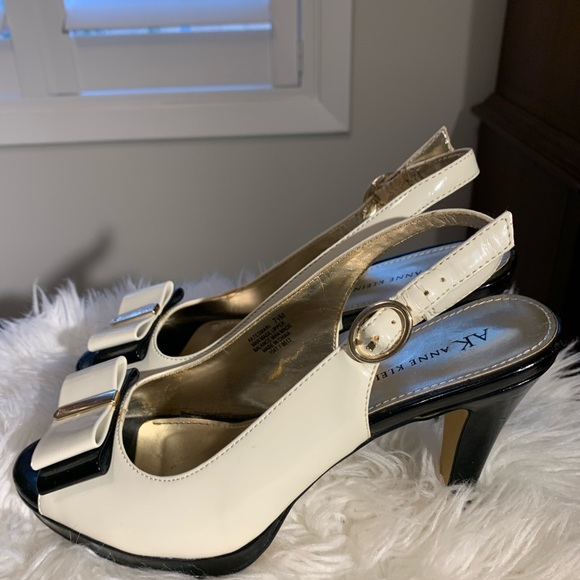 Ann Klein Classic black/white Pumps - Picture 4 of 9